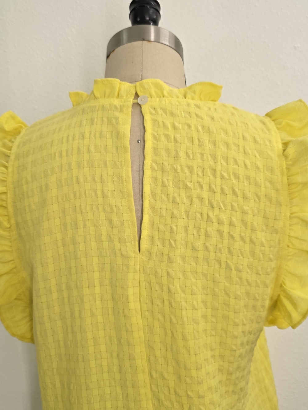 THML Textured Ruffle Sleeve Blouse | Chic Size M - Picture 5 of 7